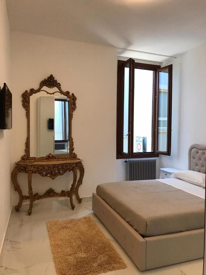 Splendid Lake 2 Desenzano del Garda Bagian luar foto